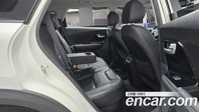 Kia Niro 2018 thumb 11