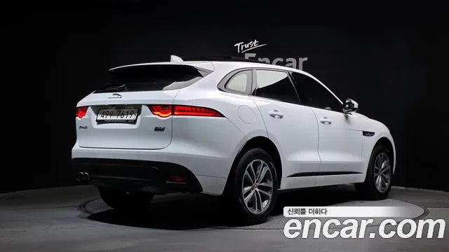 Jaguar F-Pace 2017 thumb 2