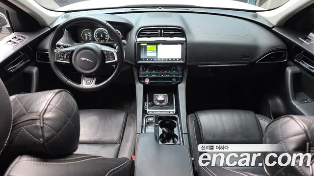 Jaguar F-Pace 2017 thumb 7