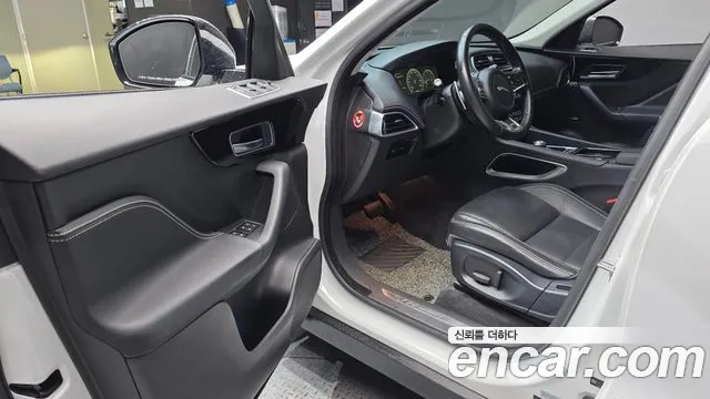 Jaguar F-Pace 2017 thumb 10