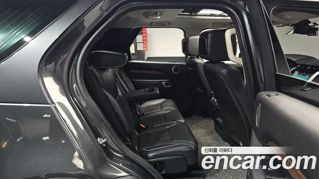 Land Rover Discovery 2019 thumb 10