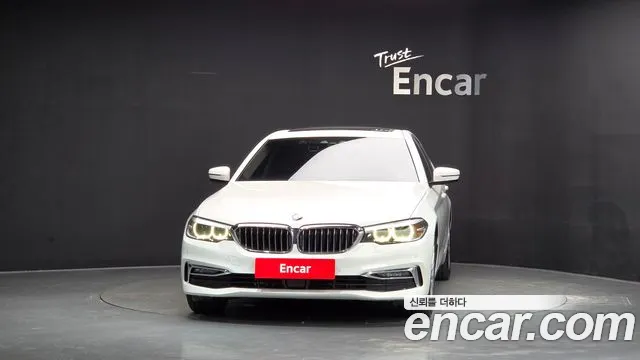 BMW 5-Series 2019 thumb 2