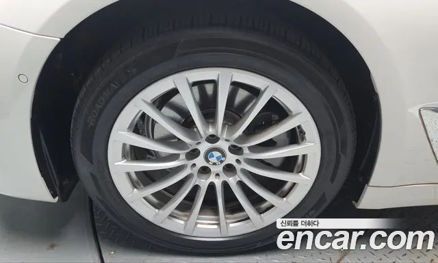 BMW 5-Series 2019 thumb 4