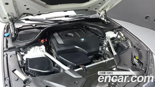 BMW 5-Series 2019 thumb 5