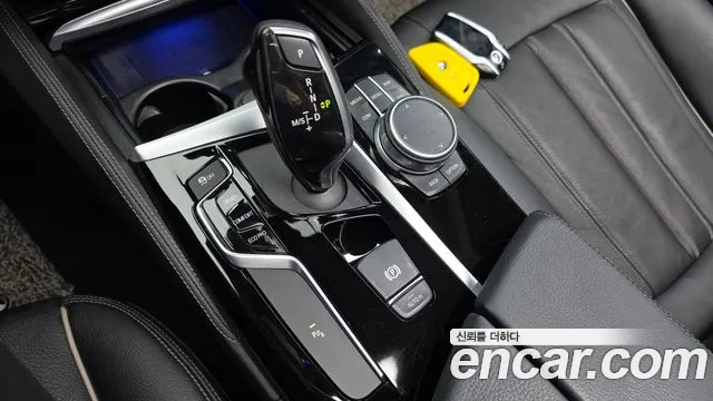 BMW 5-Series 2019 thumb 8