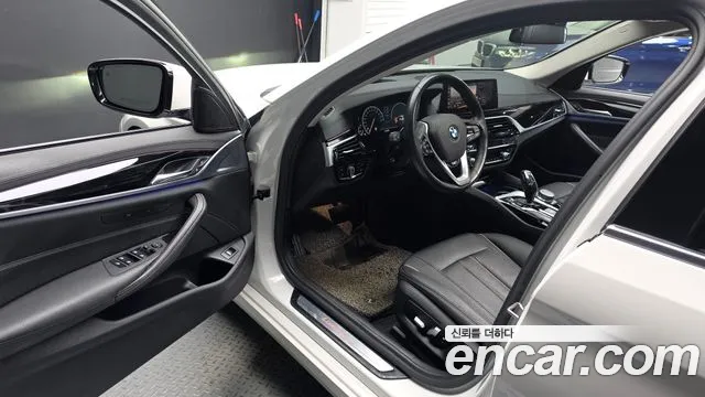 BMW 5-Series 2019 thumb 9