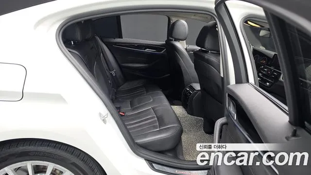 BMW 5-Series 2019 thumb 10