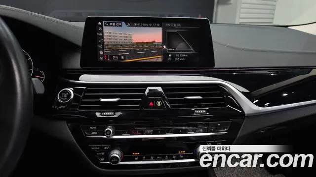 BMW 5-Series 2019 thumb 12