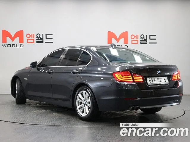 BMW 5-Series 2011 thumb 3