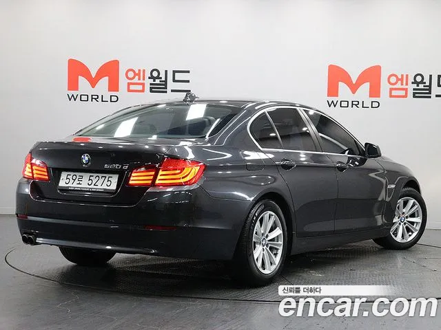 BMW 5-Series 2011 thumb 4
