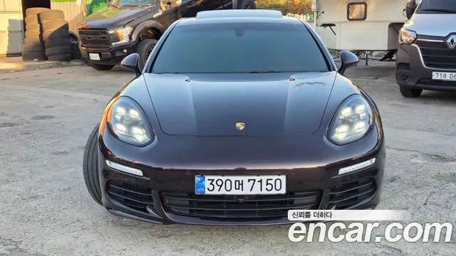 Porsche Panamera 2015 thumb 3