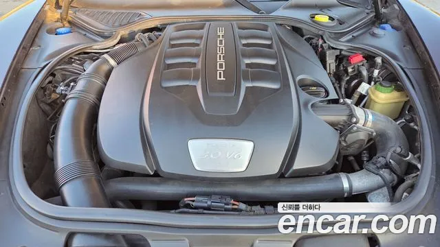 Porsche Panamera 2015 thumb 6
