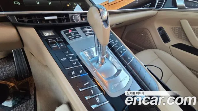 Porsche Panamera 2015 thumb 9