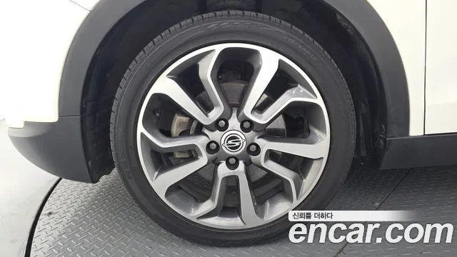 KG_Mobility_Ssangyong TIBOLI 2015 thumb 5