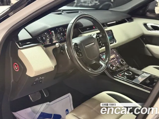 Land Rover Range Rover Velar 2018 thumb 10