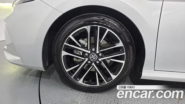 Toyota Camry 2024 thumb 5