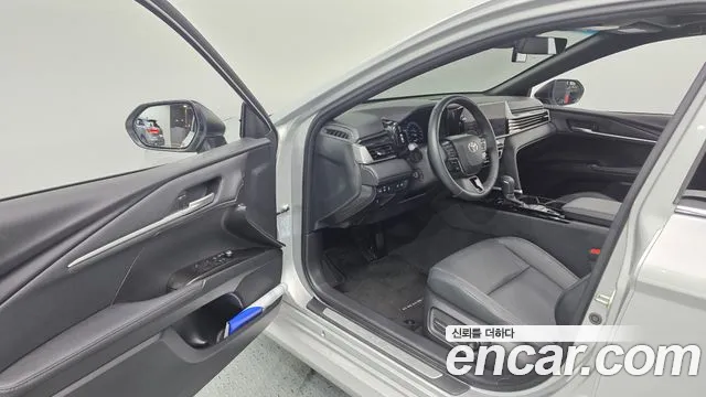 Toyota Camry 2024 thumb 10