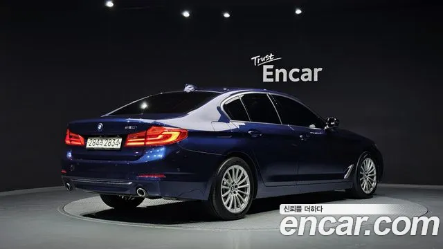 BMW 5-Series 2020 thumb 2