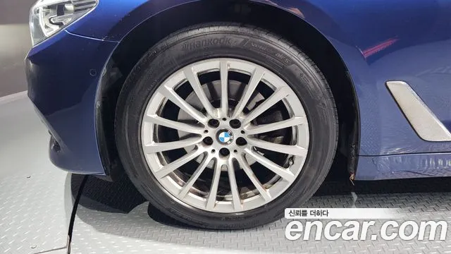 BMW 5-Series 2020 thumb 5