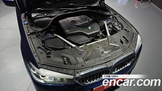 BMW 5-Series 2020 thumb 6