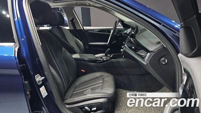 BMW 5-Series 2020 thumb 12