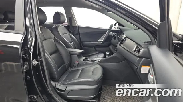 Kia Niro 2017 thumb 11