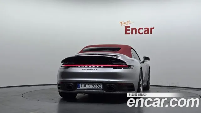 Porsche 911 2022 thumb 4