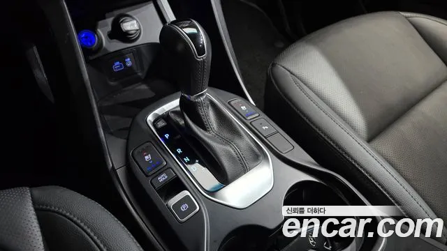 Hyundai Santa Fe 2018 thumb 9