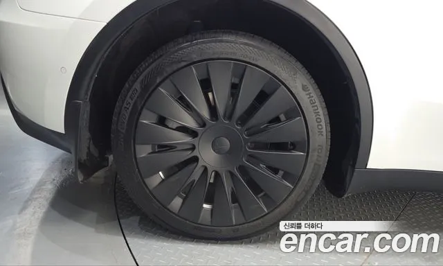 Tesla Model Y 2022 thumb 4