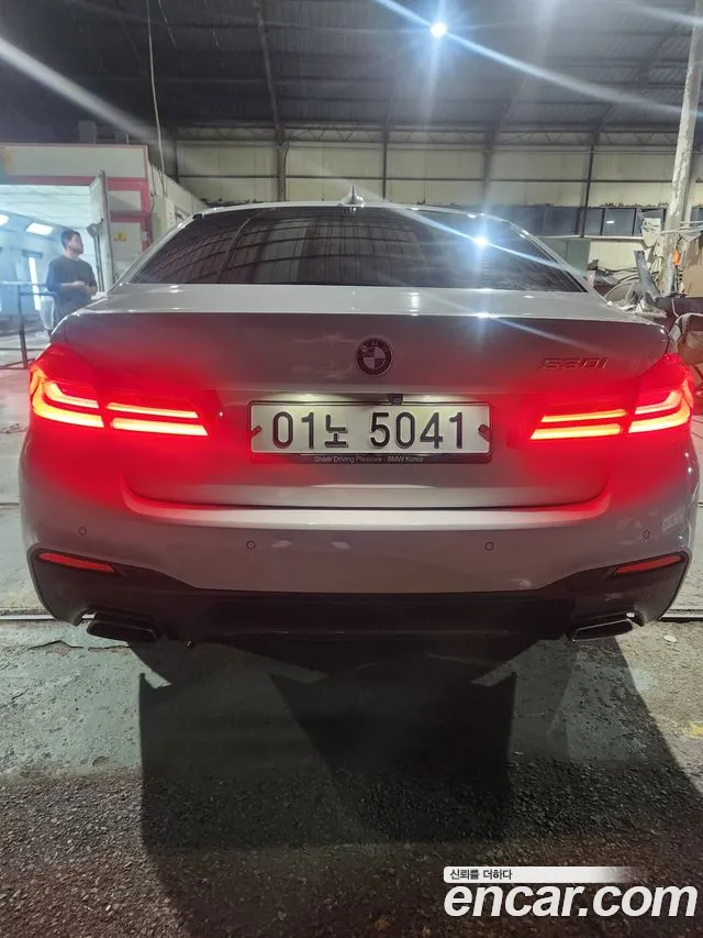 BMW 5-Series 2017 thumb 2