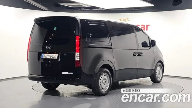 Hyundai Staria 2023 thumb 2