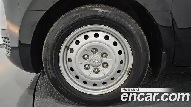Hyundai Staria 2023 thumb 5