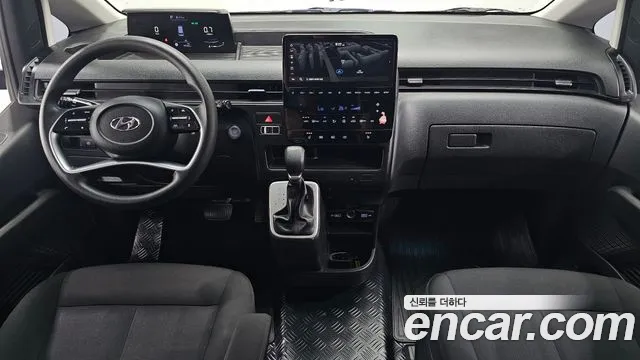 Hyundai Staria 2023 thumb 7