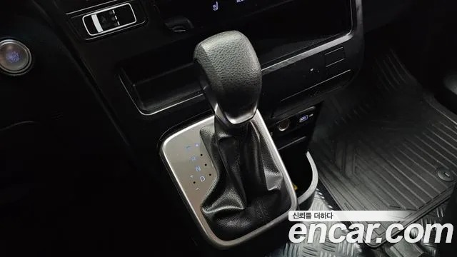 Hyundai Staria 2023 thumb 9