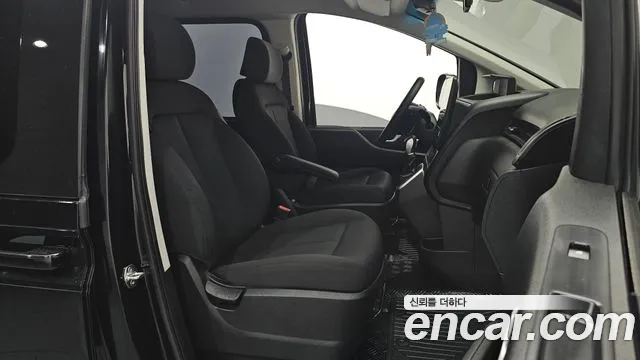 Hyundai Staria 2023 thumb 10