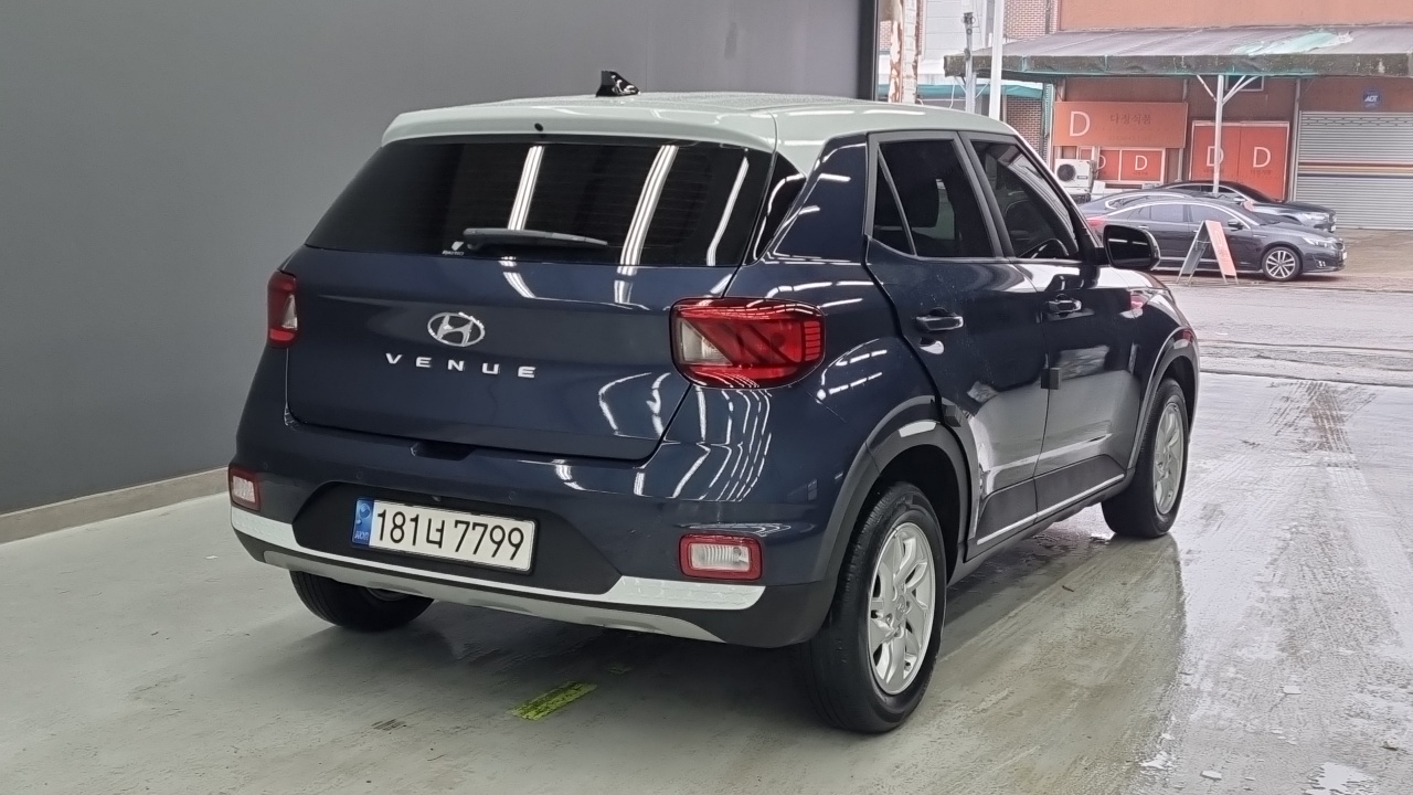 Hyundai Venue 2021 thumb 2