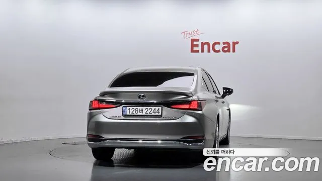 Lexus ES 2019 thumb 4