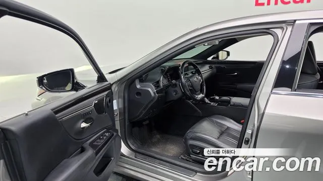 Lexus ES 2019 thumb 10