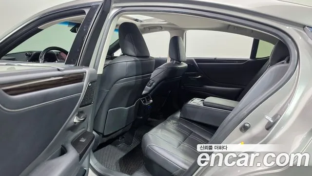 Lexus ES 2019 thumb 12