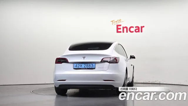 Tesla Model 3 2020 thumb 4