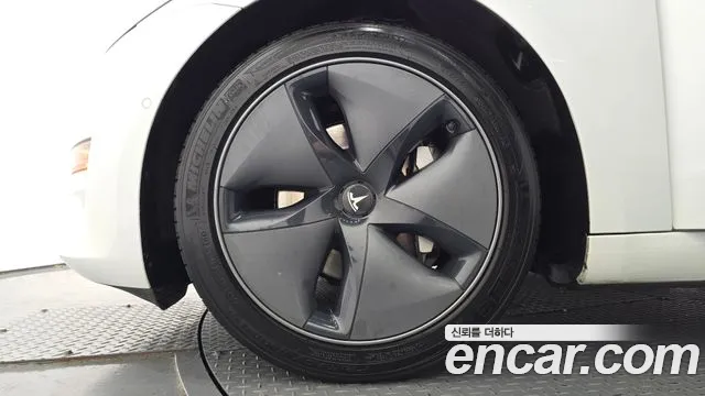 Tesla Model 3 2020 thumb 5
