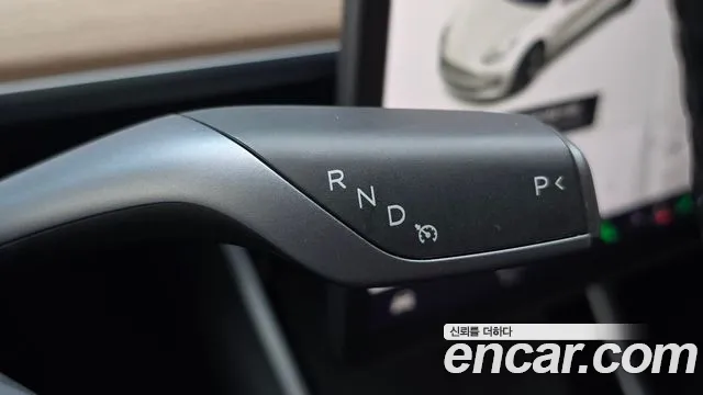 Tesla Model 3 2020 thumb 9