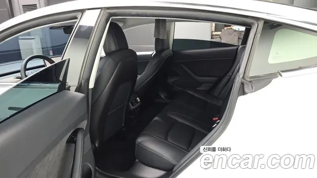 Tesla Model 3 2020 thumb 11