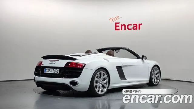 Audi R8 2012 thumb 2