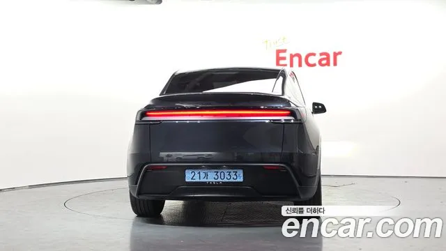 Tesla Model Y 2025 thumb 4
