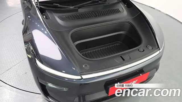 Tesla Model Y 2025 thumb 6