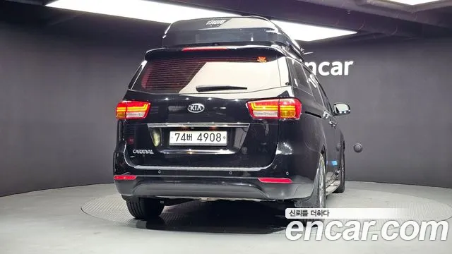 Kia Carnival 2016 thumb 4