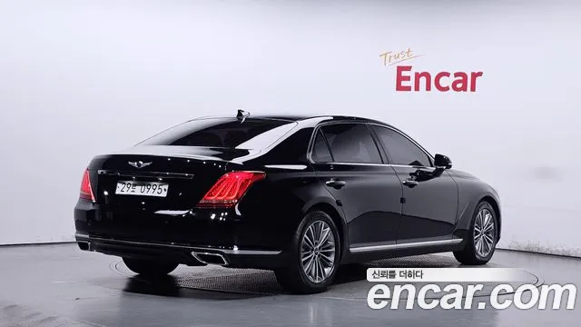 Genesis G90 2016 thumb 2