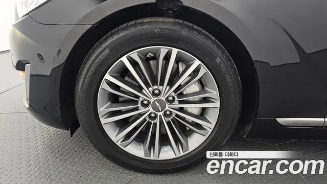 Genesis G90 2016 thumb 5