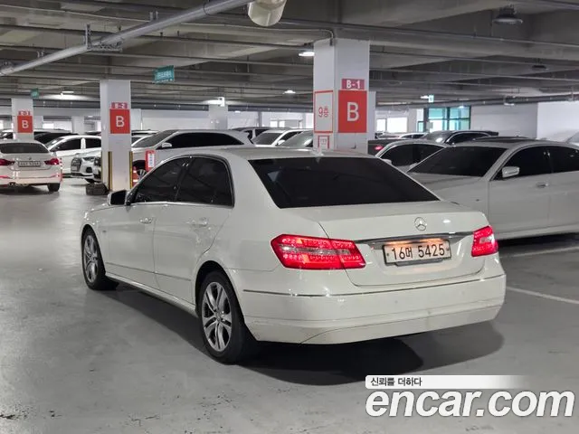 Mercedes-Benz E-Класс 2011 thumb 3
